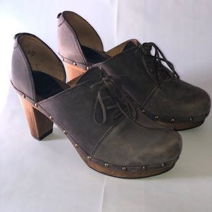 Sanita Womens Brown Leather Studded Lace Up Clogs